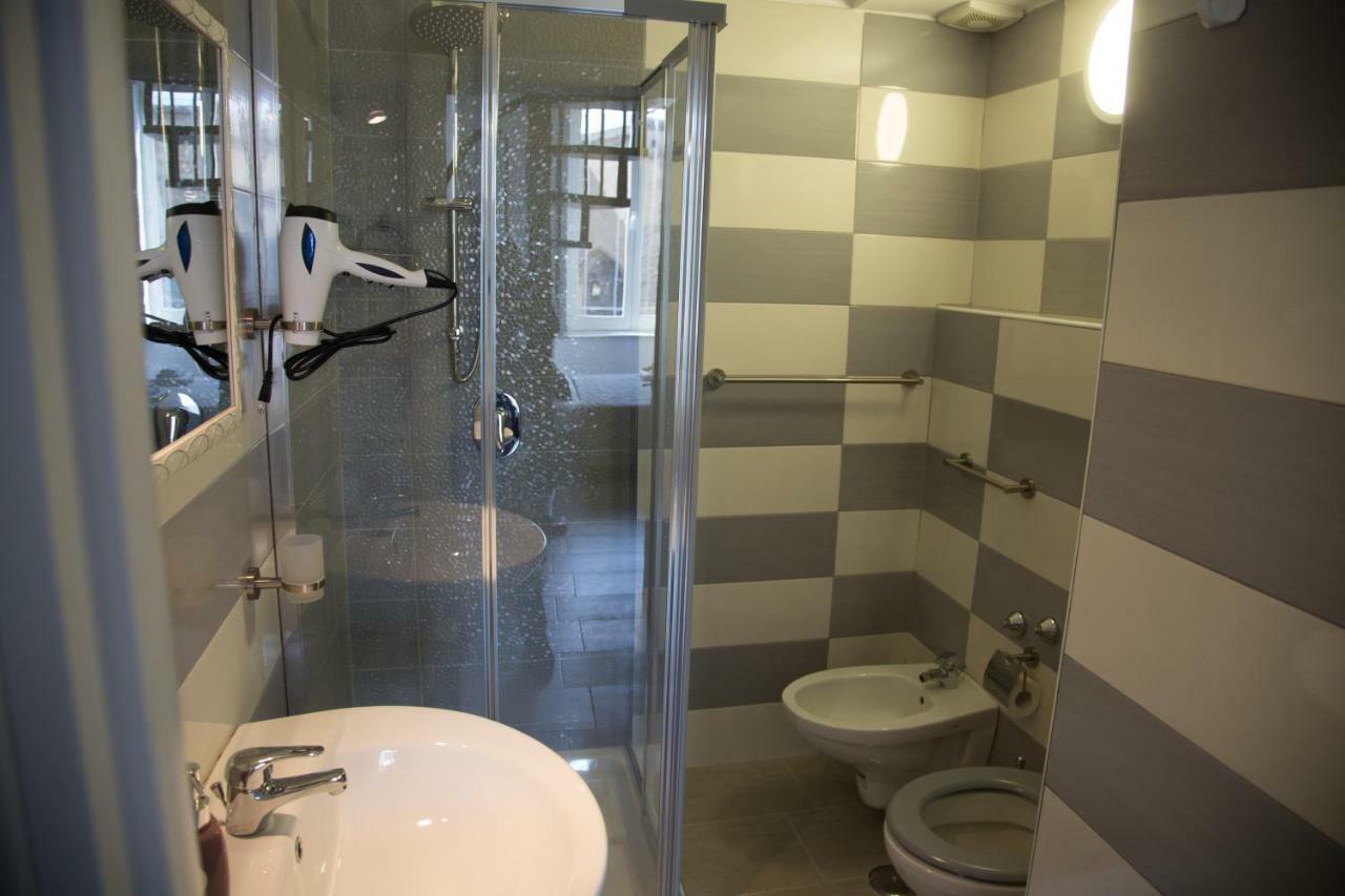 Vesuvius Luxury Suites Наполи Екстериор снимка