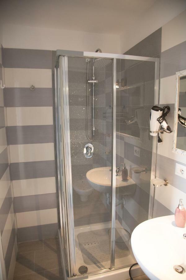 Vesuvius Luxury Suites Наполи Екстериор снимка